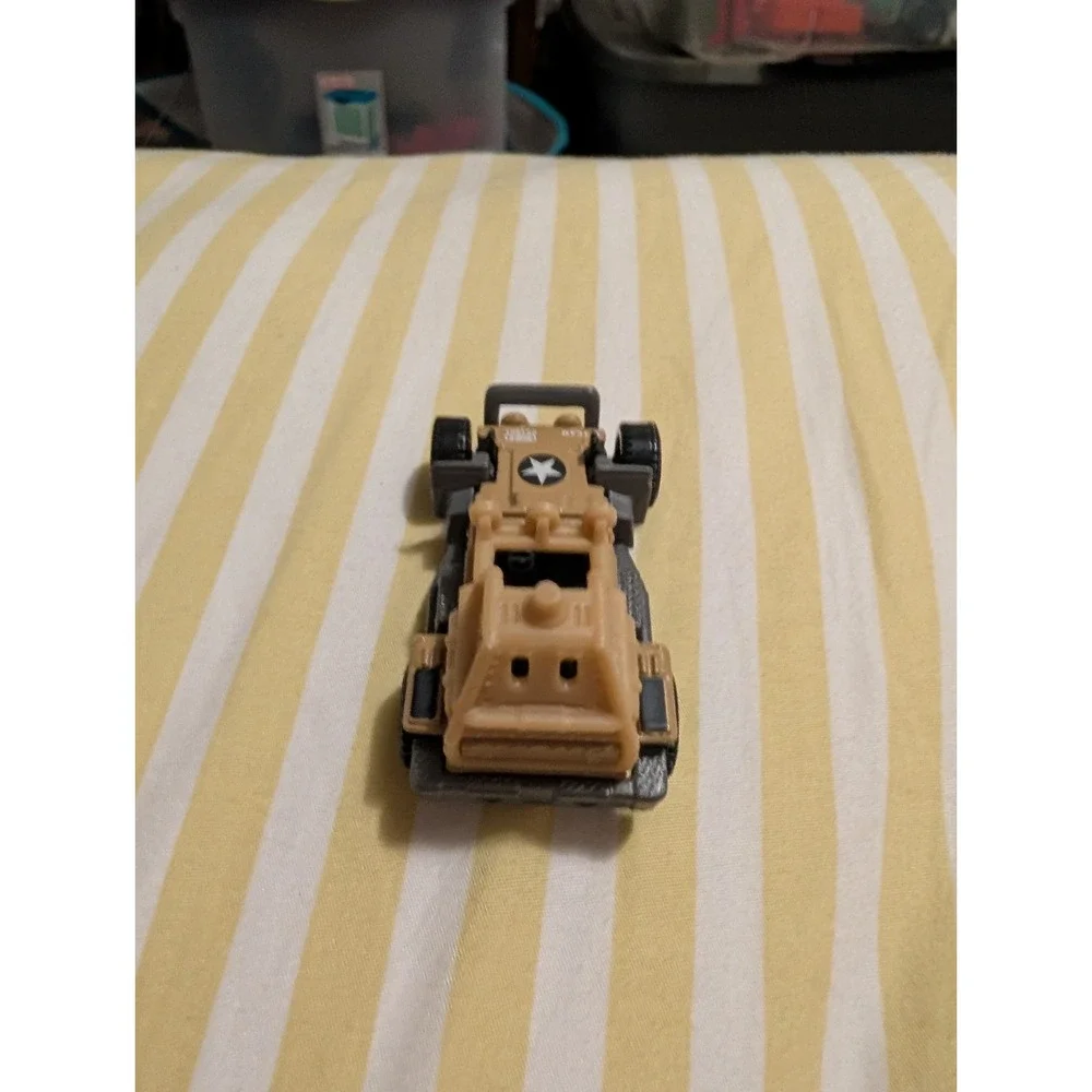 Matchbox 2013 Mattel Sahara Sweeper Beige Diecast Toy Vehicle MB910 1:64